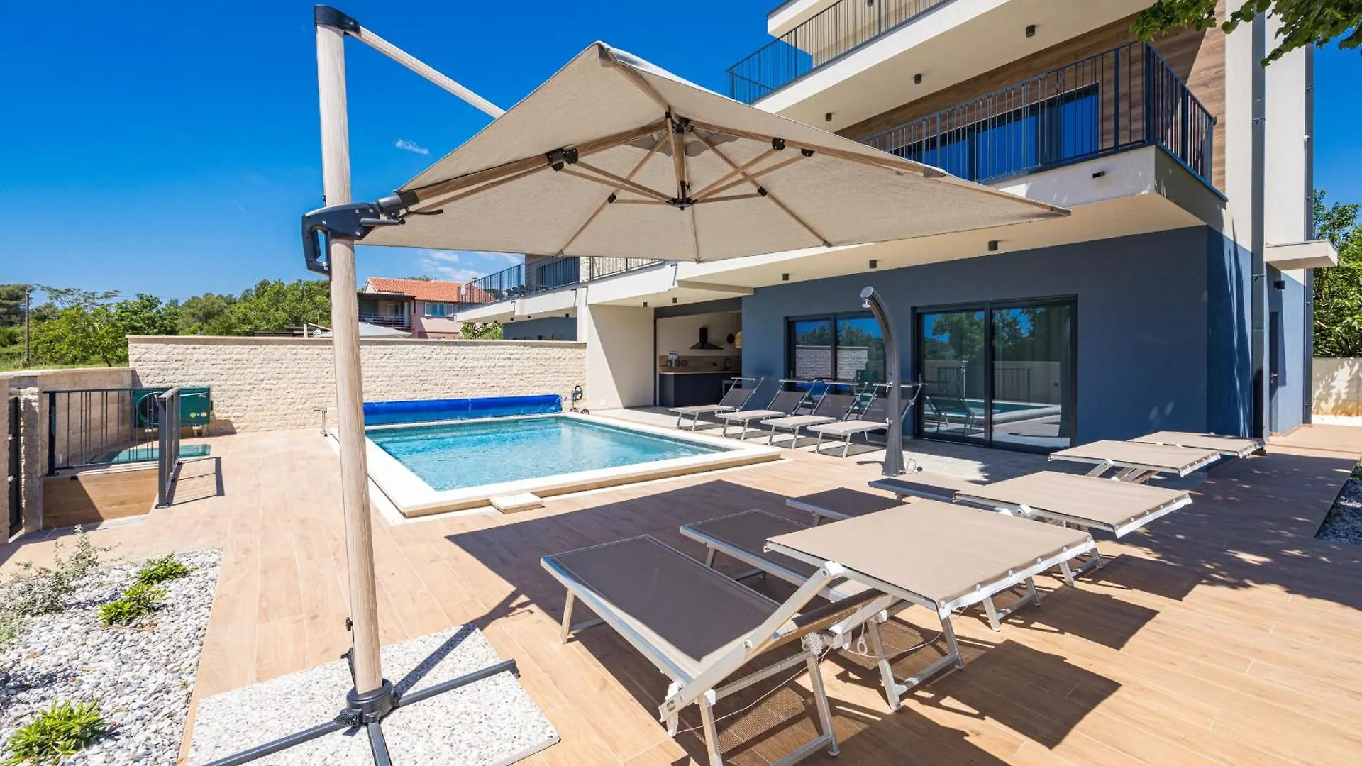 Villa Bay I Near Medulin For 9 People With Heated Pool - Playground & Whirpool Only 100 Meters From The Beach - Pet Friendly Banjole Κροατία