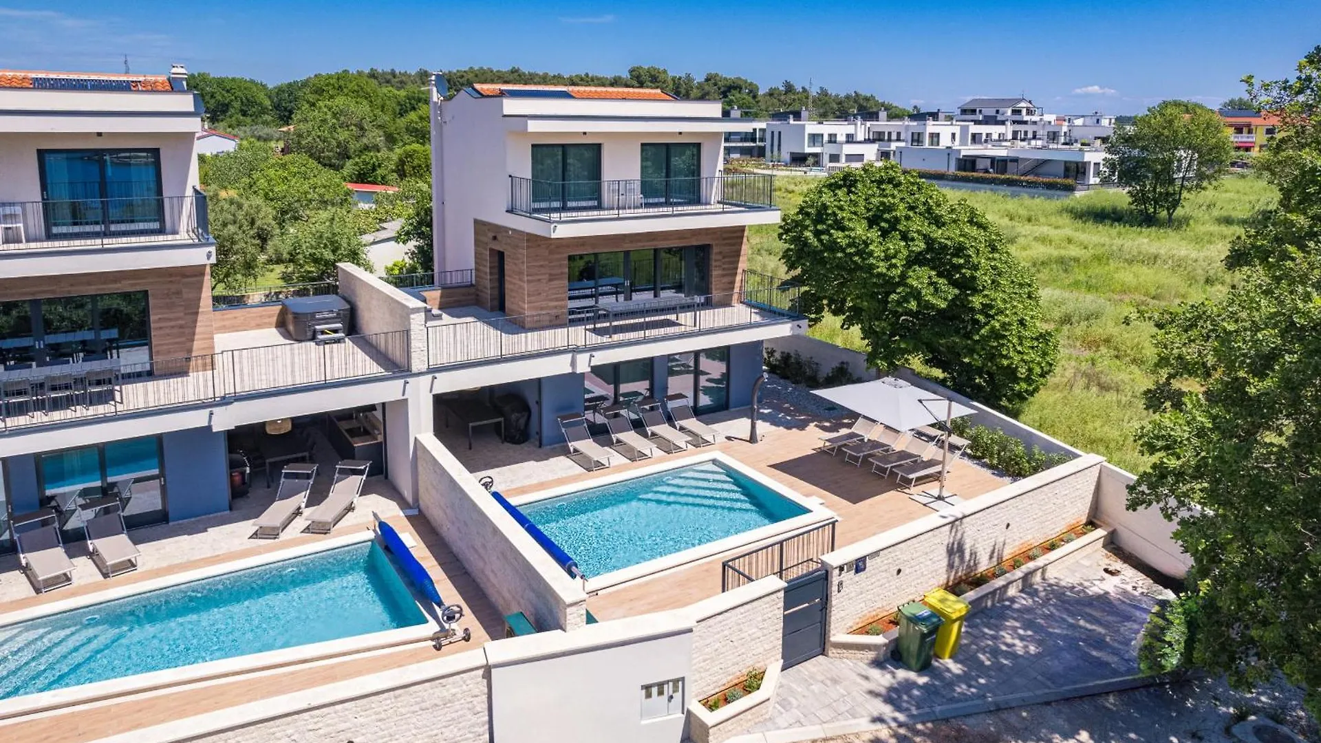 Villa Bay I Near Medulin For 9 People With Heated Pool - Playground & Whirpool Only 100 Meters From The Beach - Pet Friendly Banjole 0*,  Κροατία