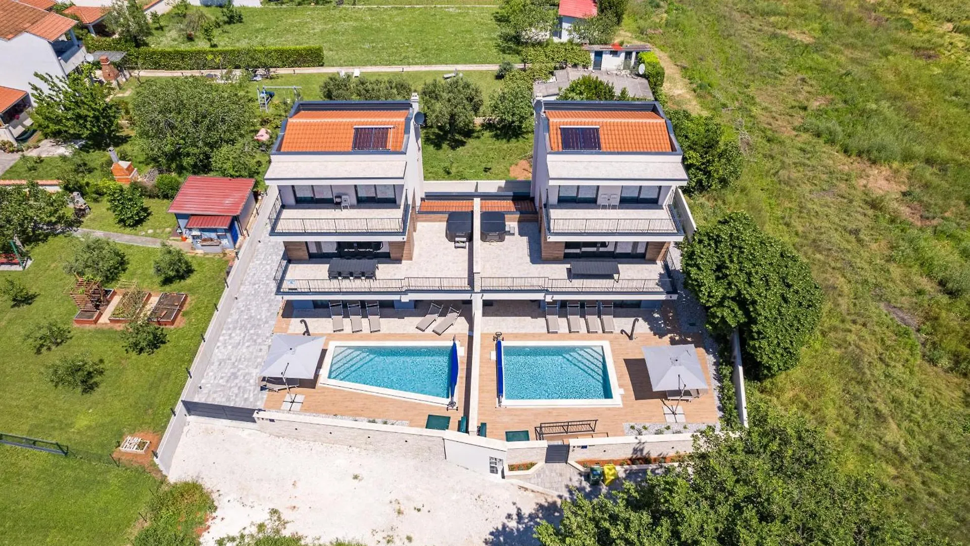 Villa Bay I Near Medulin For 9 People With Heated Pool - Playground & Whirpool Only 100 Meters From The Beach - Pet Friendly Banjole Kroatien