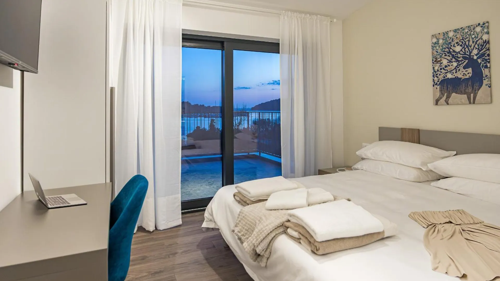 Villa Bay I Near Medulin For 9 People With Heated Pool - Playground & Whirpool Only 100 Meters From The Beach - Pet Friendly Banjole Κροατία