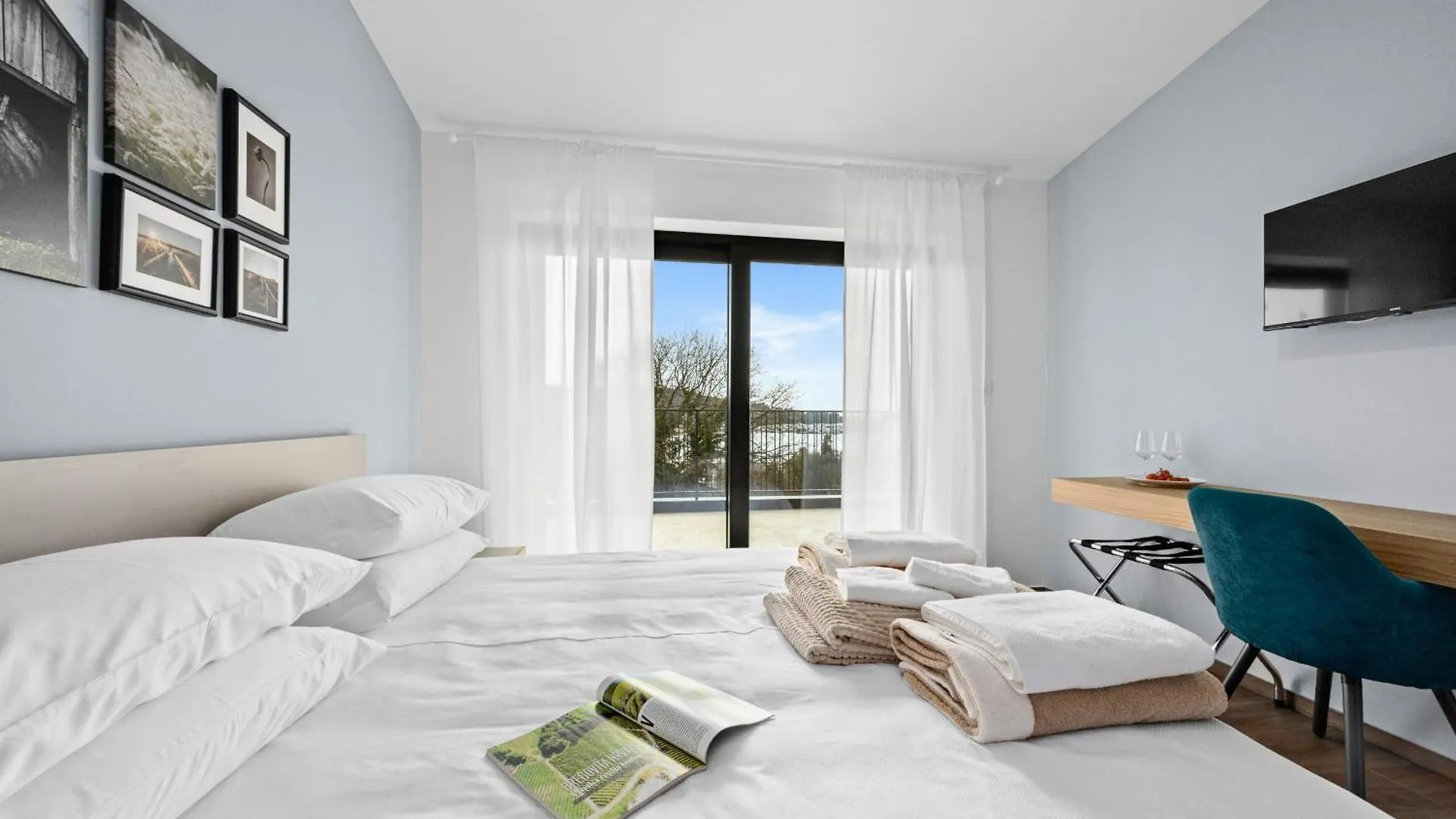 Villa Bay I Near Medulin For 9 People With Heated Pool - Playground & Whirpool Only 100 Meters From The Beach - Pet Friendly Banjole 0*,  Κροατία