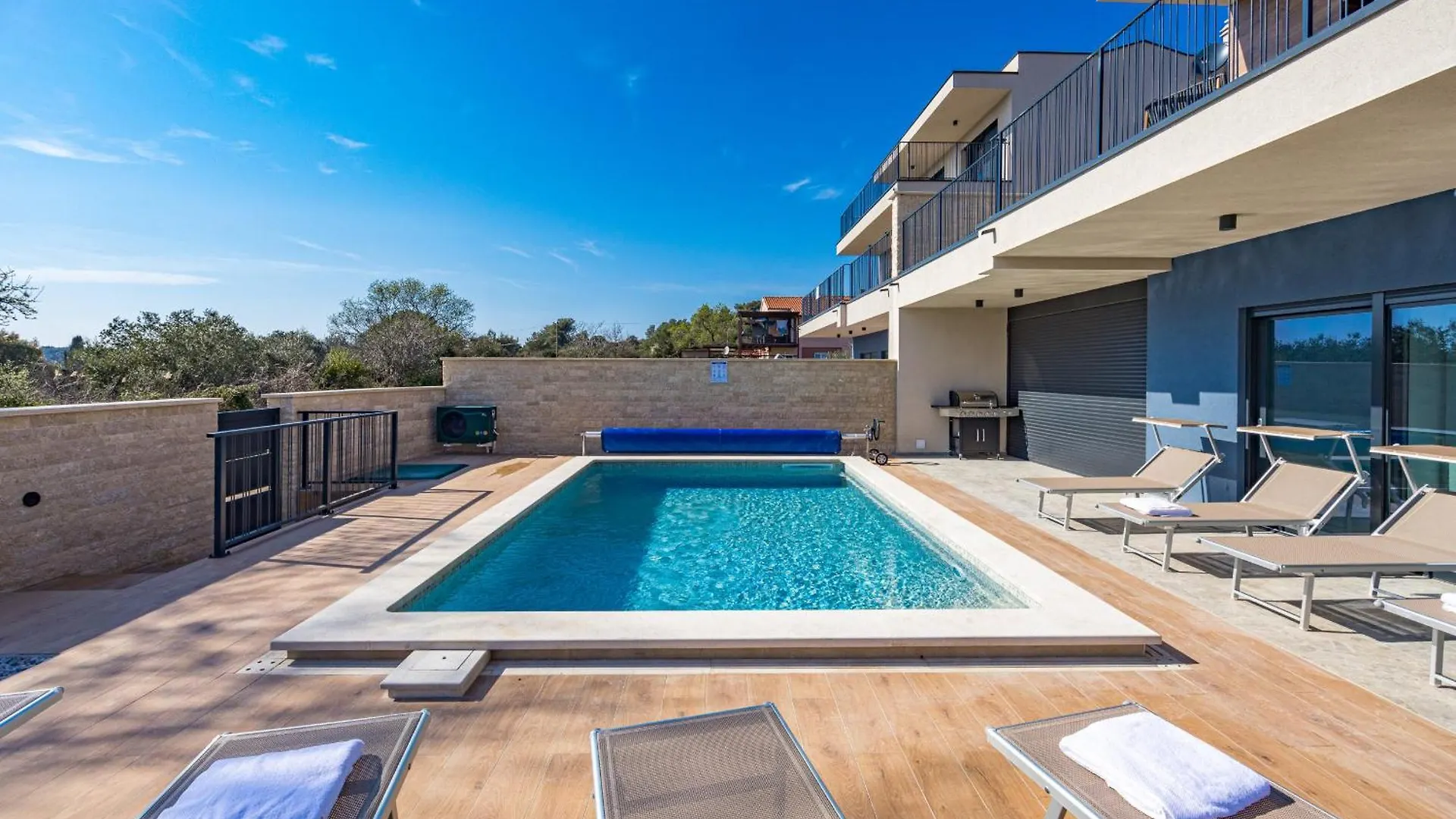 Villa Bay I Near Medulin For 9 People With Heated Pool - Playground & Whirpool Only 100 Meters From The Beach - Pet Friendly Banjole Κροατία