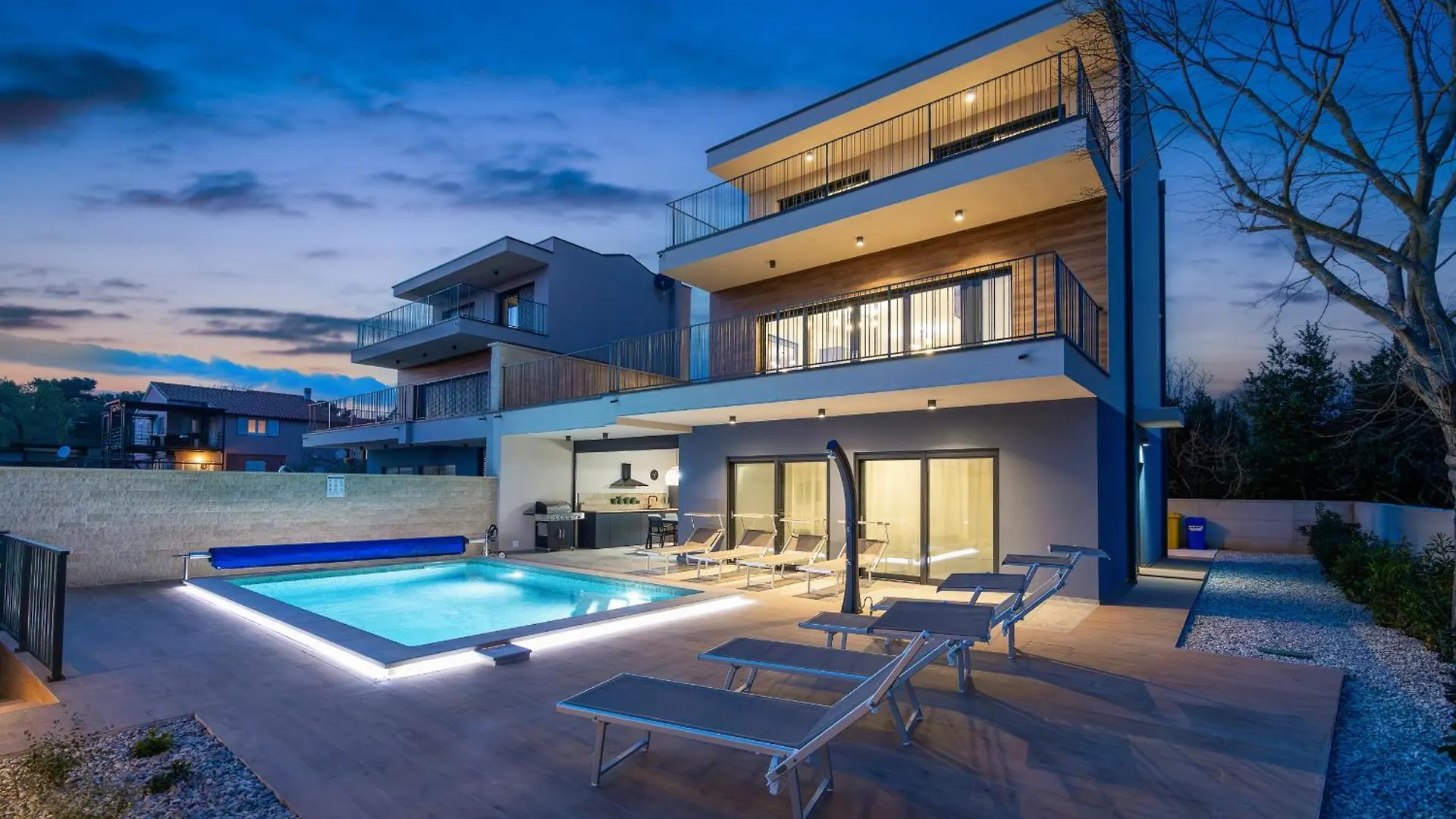 Villa Bay I Near Medulin For 9 People With Heated Pool - Playground & Whirpool Only 100 Meters From The Beach - Pet Friendly Banjole Kroatien