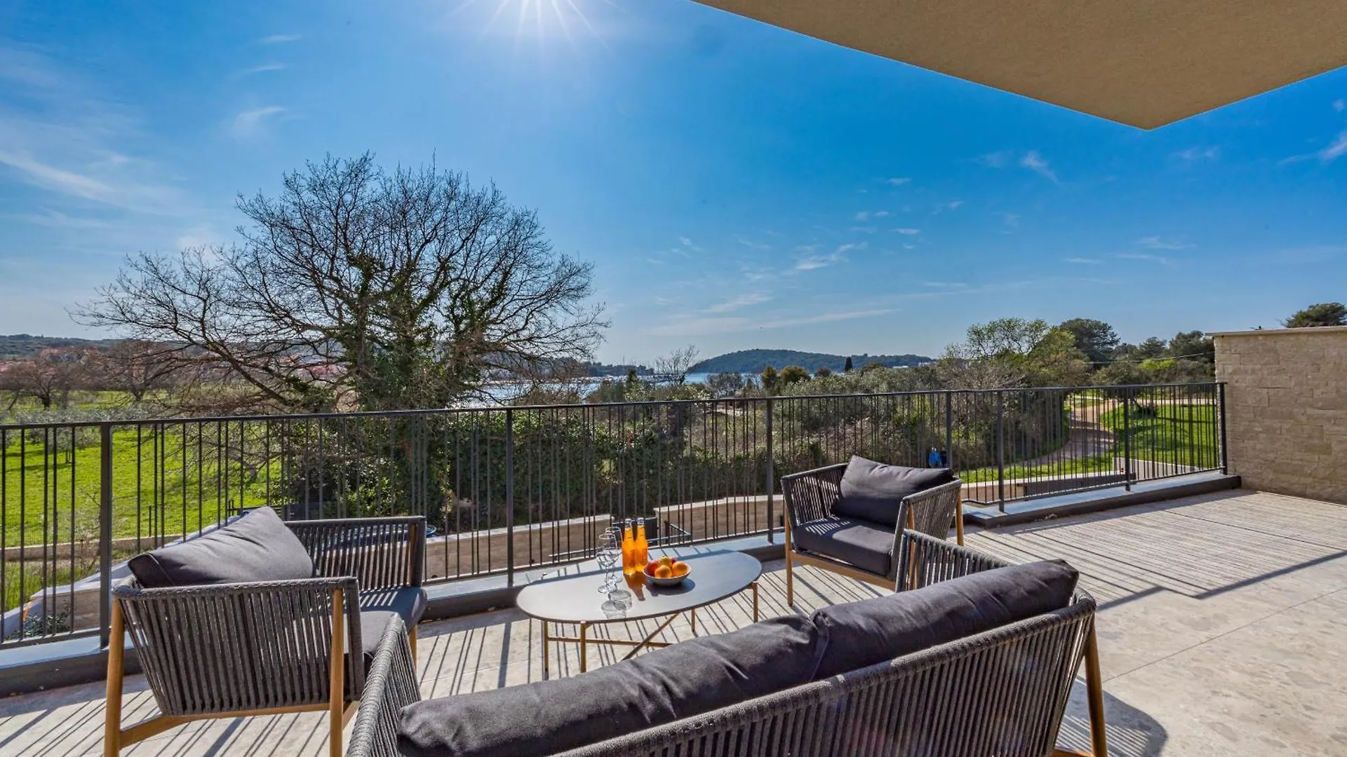 Villa Bay I Near Medulin For 9 People With Heated Pool - Playground & Whirpool Only 100 Meters From The Beach - Pet Friendly Banjole 0*,  Kroatien